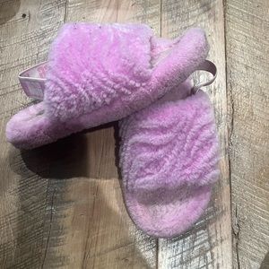 UGG Fluff yeah swing back sandal size 4